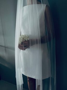 Jasmin Blommaert bruid burgerlijk mini jurk sluier tulle